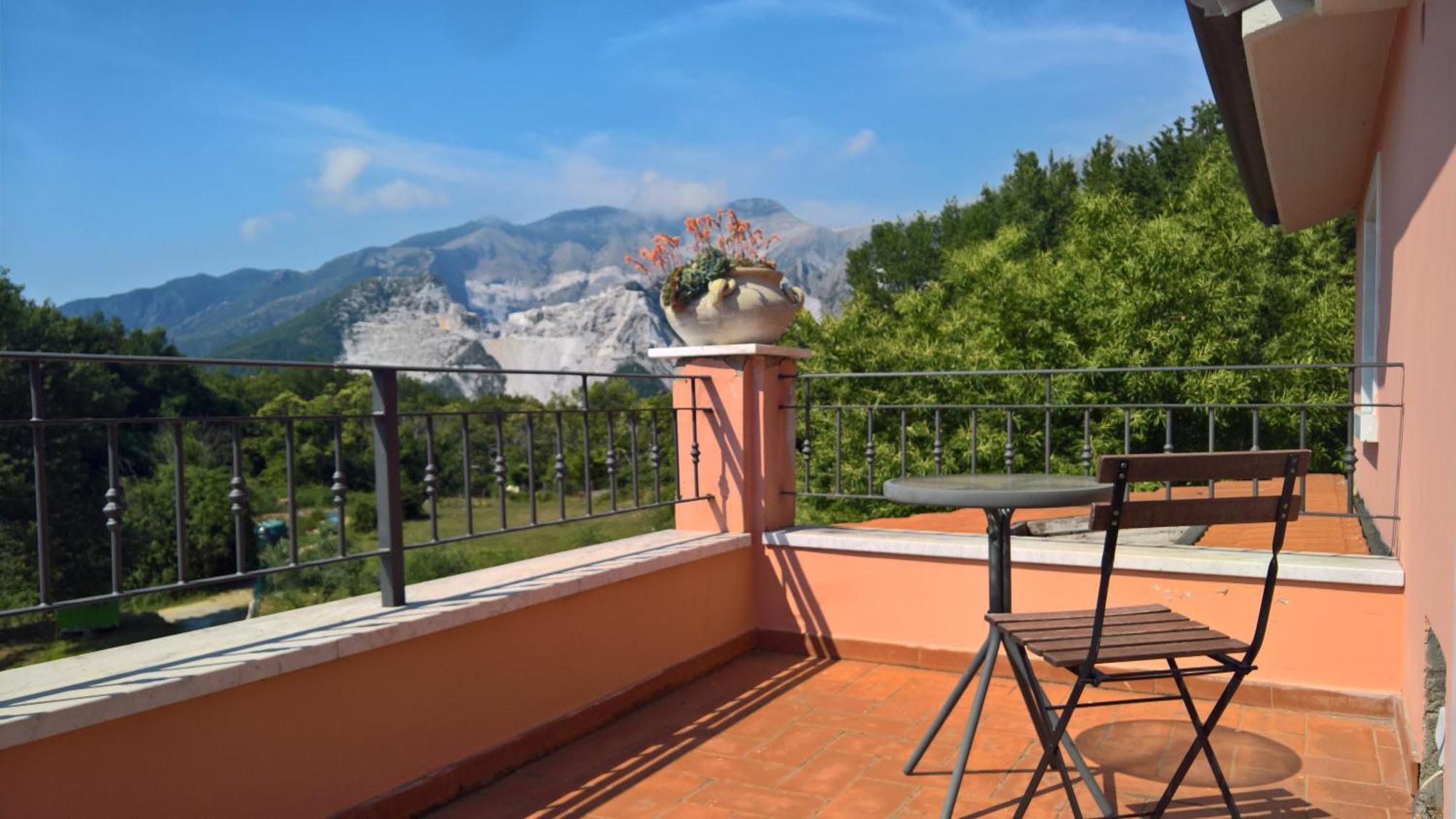 Il Nido Del Cuculo Bed & Breakfast Carrara Exterior photo